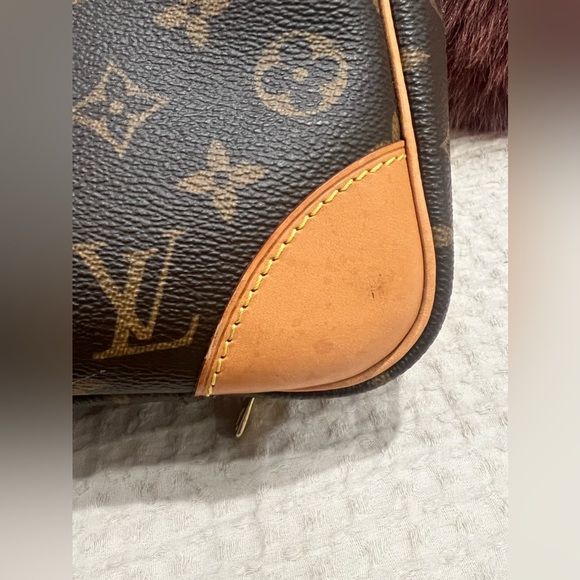 Louis Vuitton Travel Bag - Picture 4 of 11